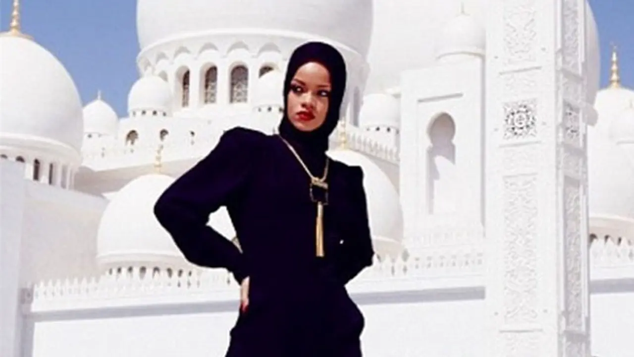 rihanna-jilbab-131020b.jpg