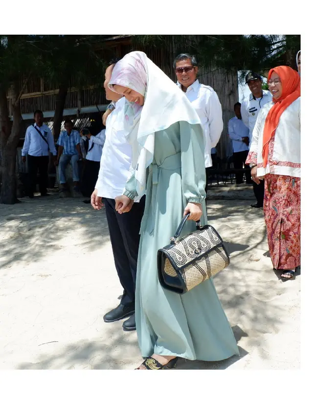 6 Momen Romantis Sugianto Sabran, Mantan Suami Ussy Sulistiawaty dan Istrinya