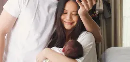 Hanggini Resmi Jadi Ibu. [@hanggini]