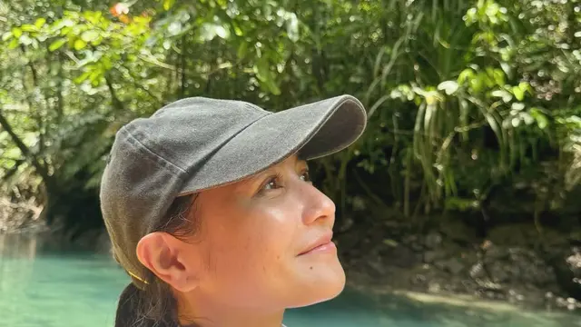 Prilly Latuconsina Berpetualang di Hutan Mangrove Kaimana Papua Barat, Menikmati Keindahan Alam