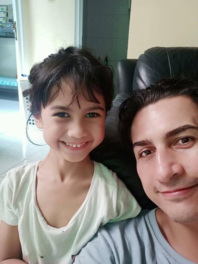 Kerap Jadi Suami Antagonis Ini 6 Momen Manis Erwin Cortez Bareng Buah Hati Hot Liputan6 Com