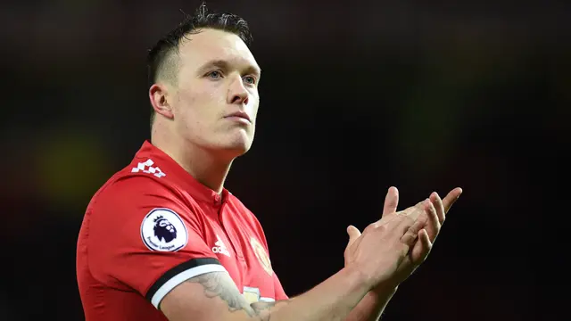 Foto: 12 Tahun Bermain untuk MU Phil Jones Akhirnya Pamit, Berikut Ini Aksi-aksinya saat Menjadi Bek Tangguh Setan Merahh