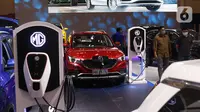Mobil listrik MG ZS EV yang dipamerkan pada ajang pameran Gaikindo Indonesia International Auto Show (GIIAS) 2021 di ICE BSD, Tangerang, Banten, Senin (15/11/2021). Para produsen otomotif berlomba menampilkan ragam mobil listrik untuk disajikan kepada para pelanggan. (Liputan6.com/Angga Yuniar)
