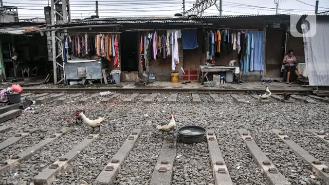 Potret Pemukiman di Bantaran Rel Kereta