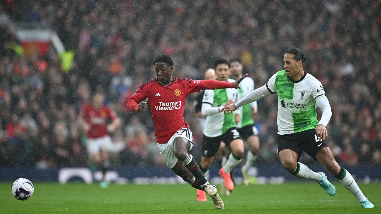 Foto: Ini Dia Dua Rekor yang Ditorehkan Kobbie Mainoo Bersama MU setelah Cetak Gol ke Gawang Liverpool