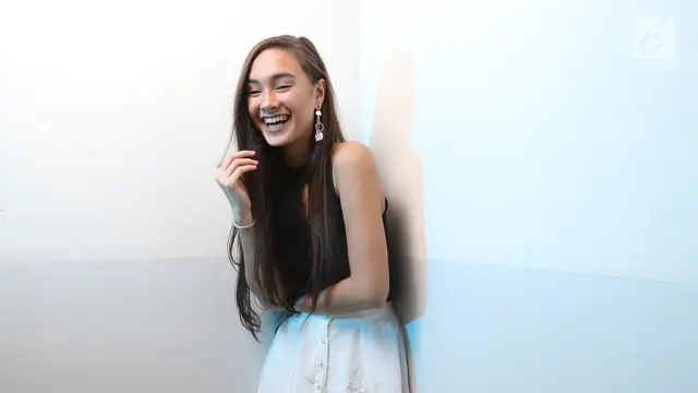 Pemain film Surat Cinta Untuk Starla, Caitlin Halderman