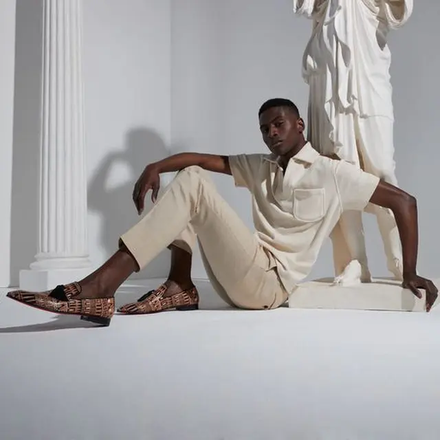 Selebrasi Perjalanan Christian Louboutin Lewat Greekaba, Koleksi Bernuansa Yunani Kuno yang Unik