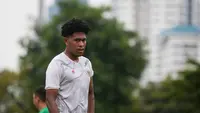 Pemain&nbsp;Timnas Indonesia U-22, Braif Fatari melakukan pemusatan latihan untuk SEA Games 2023 yang berlangsung di Lapangan A, Kompleks Stadion Utama Gelora Bung Karno (SUGBK), Kamis (02/03/2023). Pemusatan latihan ini akan berlangsung dari tanggal 1-16 Maret 2023. (Bola.com/Bagaskara Lazuardi)