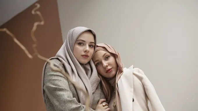 Ilustrasi wanita dengan hijab oval