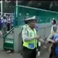 Meski bukan tim Persija yang bertanding, beberapa Jak Mania nekat mendatangi Stadion GBK.