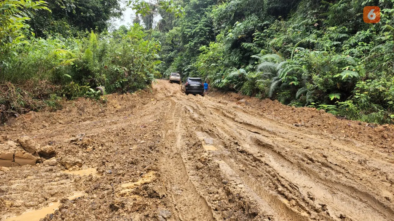 Jalan Rusak Mahakam Ulu