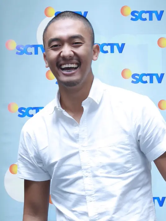 Uus yang juga sebagai penyiar radio itu mengawali kariernya dari nol. Meski bisa dibilang sukses, ia juga tidak melupakan masa-masa suramnya. (Galih W. Satria/Bintang.com)