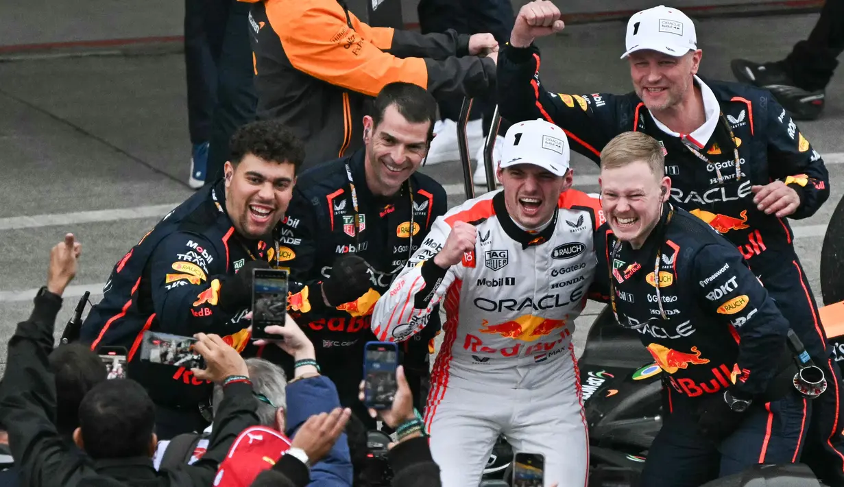 Ini menjadi kemenangan perdana Max Verstappen di ajang Formula 1 musim 2025. (MOHD RASFAN/AFP)