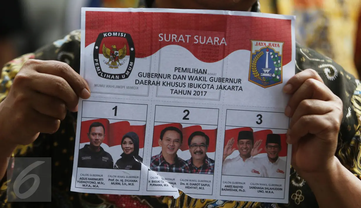 Surat suara yang rusak di Kantor KPUD DKI Jakarta, Selasa (14/2). KPUD DKI Jakarta memusnahkan 46.628 surat suara, dengan rincian 22.444 surat suara yang cacat atau rusak serta 24.184 surat suara baik sisa. (Liputan6.com/Immanuel Antonius)
