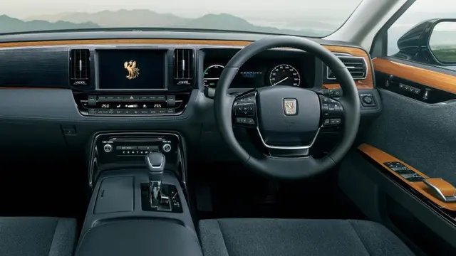 Toyota Century 2018.