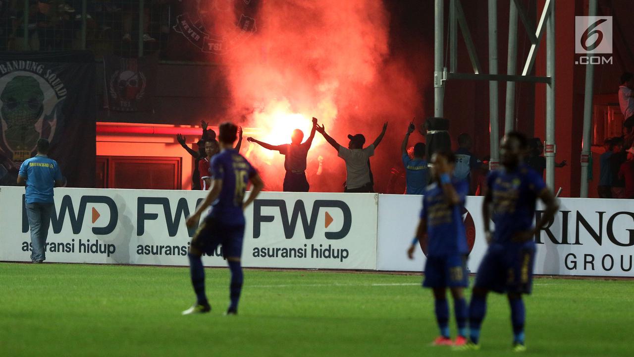 20170605-Kalah Dari Bhayangkara FC, Suporter Persib Luapkan Kekecewaan-Tebe