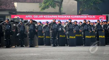 Korps Brimob menggelar Apel pasukan dalam rangka pengamanan Konferensi Asia Afrika di lapangan Mako Brimob Kelapa Dua, Depok, Selasa (14/4/2015). KAA ke-60 akan berlangsung pada 18-24 April 2015 di Jakarta dan Bandung. (Liputan6.com/Yoppy Renato)