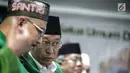 Ketua Umum PPP versi Muktamar Jakarta, Humphrey Djemat dalam jumpa pers di kantornya, Rabu (6/2). Humphrey menilai langkah PPP kubu Romahurmuziy melaporkannya ke kepolisian berkaitan pilpres 2019 yang mendukung Prabowo-Sandi. (Liputan6.com/Faizal Fanani)