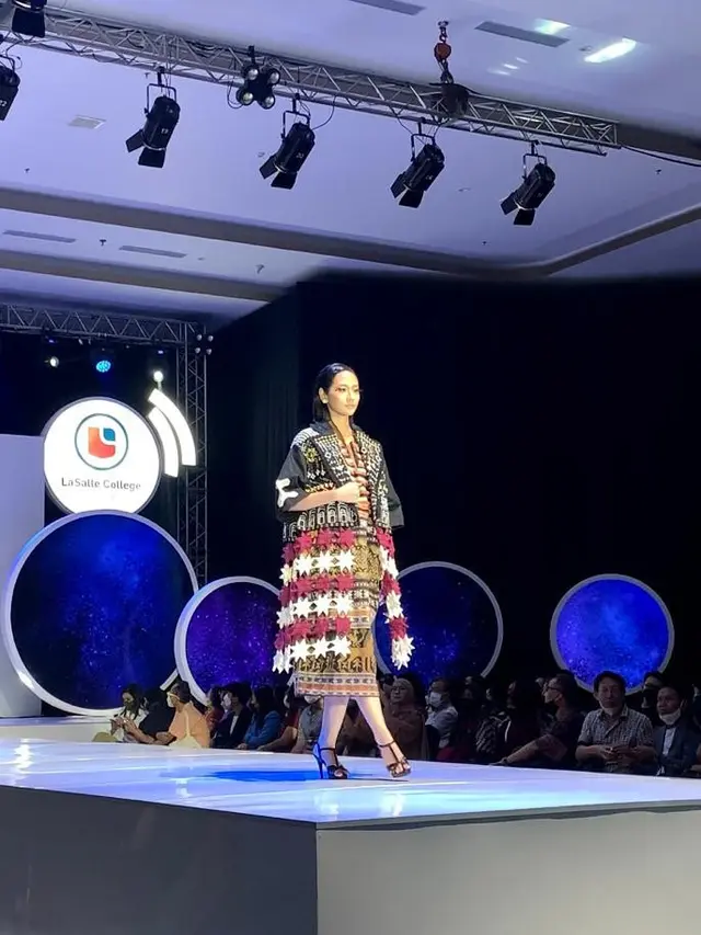 LaSalle College Tampilkan Keindahan Kain Nusantara dalam Sphere Creative Show 2022