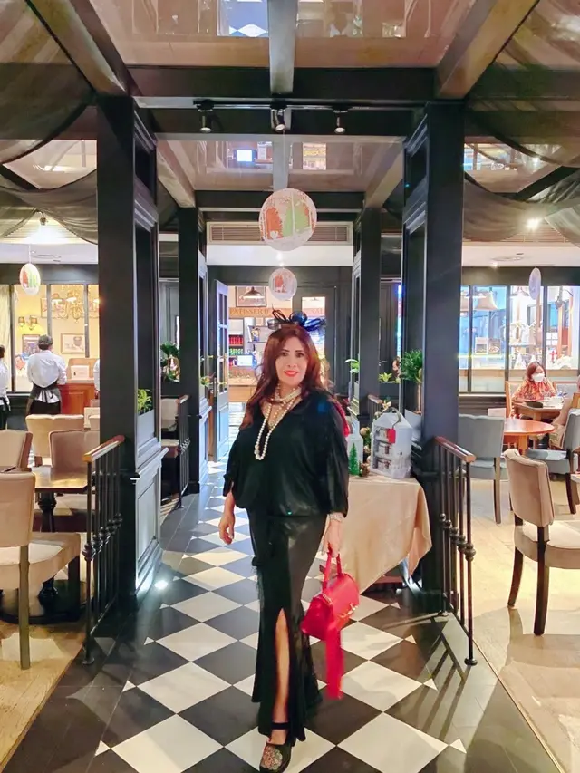 Potret Ibunda Venna Melinda yang Tampil Stylish di Usia Senja