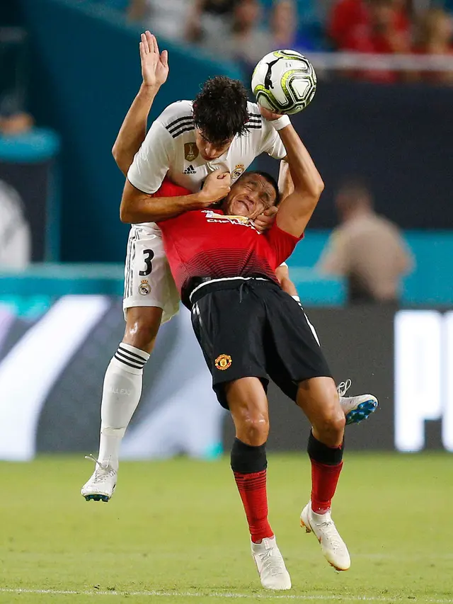 Gol Sanchez dan Herrera Antar MU Kalahkan Real Madrid