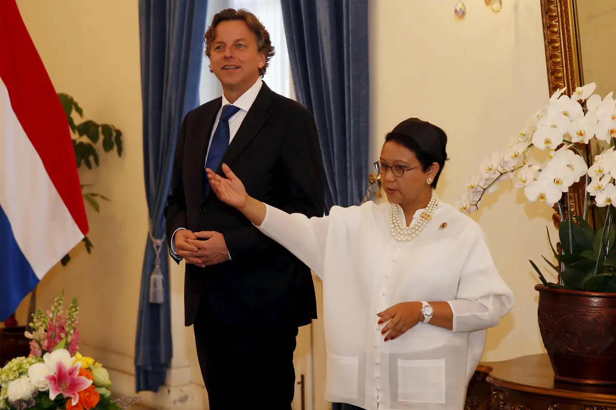 20160324-Menlu-Retno-Marsudi-Bert-Koenders-Reuters