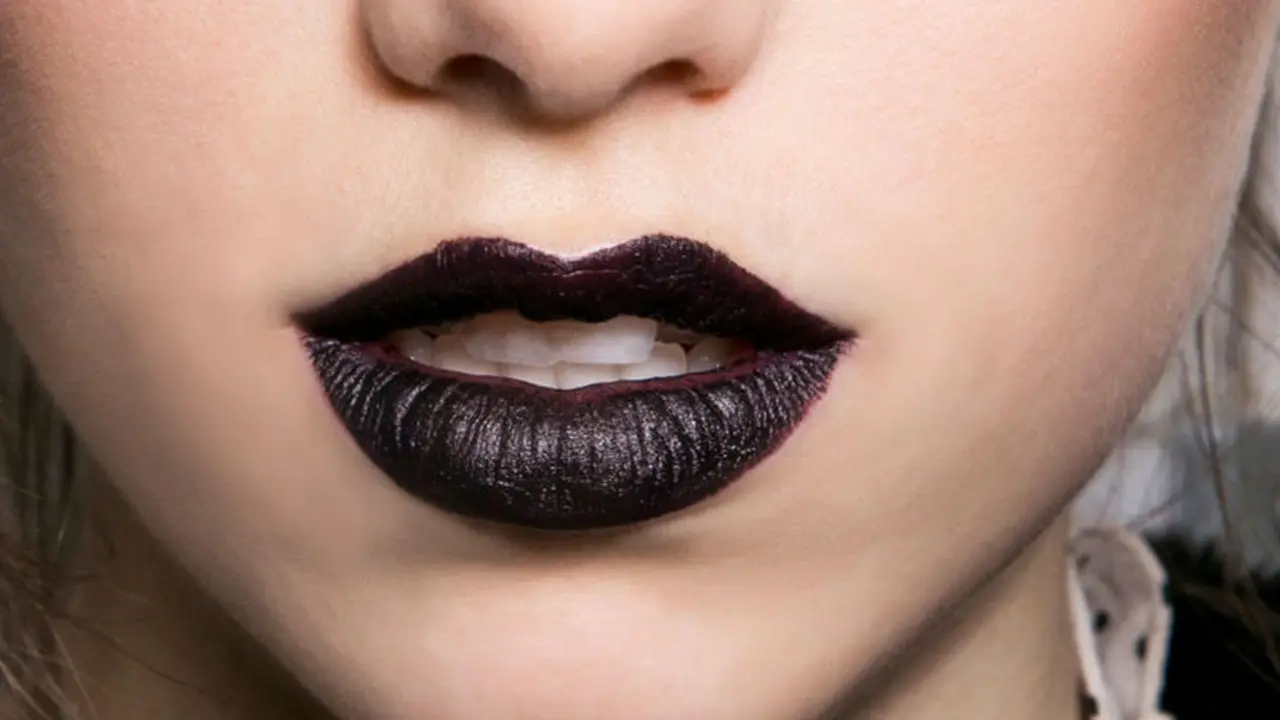 lipstik hitam