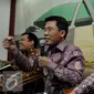 Anggota DPR Misbakhun (tengah) menyampaikan pandangannya dalam diskusi menguji efektifitas paket kebijakan ekonomi Jokowi, Senayan, Jakarta, Kamis (10/9/2015). (Liputan6.com/Johan Tallo)