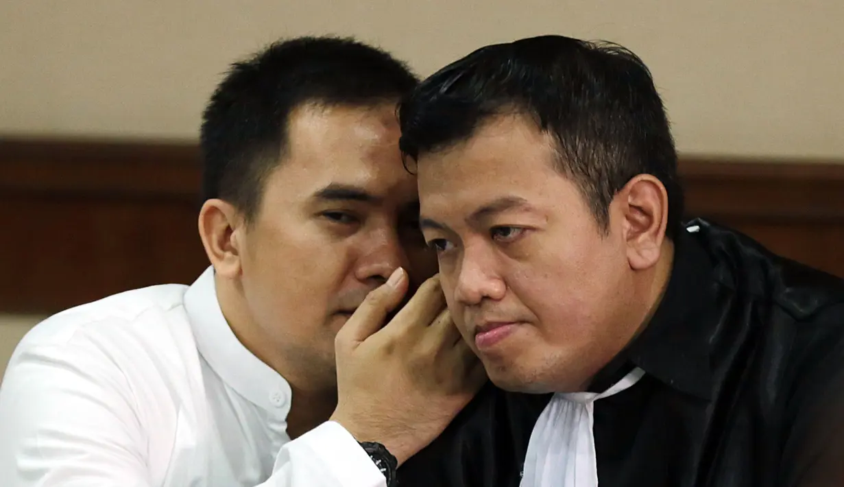 "Iya, tadi sempat nangis karena terharu. Maksudnya enggak nyangka banyak yang menjadi saksi meringankan saya," ucap Saipul Jamil usai sidang, Rabu (5/7/2017). (Deki Prayoga/Bintang.com)