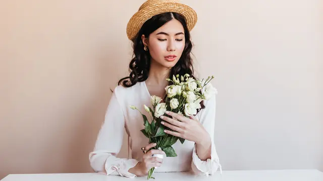 wanita april bangkit dari masa terendah