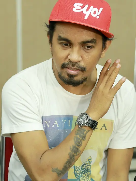 Glenn Fredly menyanyikan sekitar 20 lagu di konsernya ini. Ia pun dibantu oleh tim musik yang selama ini setia menemaninya berkarier. (Galih W. Satria/Bintang.com)