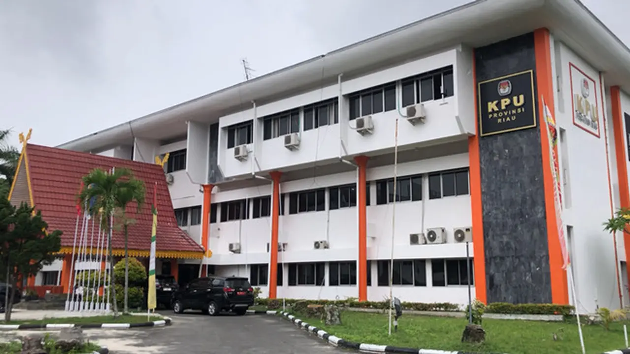 Kantpr KPU Riau di Jalan Gajah Mada, Pekanbaru.