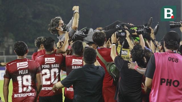 Foto: Antiklimaks Bali United saat Jadi Juara BRI Liga 1, Dibantai Persebaya 0-3