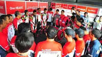 Para pebalap Astra Honda Racing Team (AHRT) percaya diri menatap seri kedua Asia Road Racing Championship (ARRC) 2017 di Sirkuit Internasional Chang, Buriram, Thailand, 13-15 April 2017. (Bola.com/Instagram/astrahondaracingteam)