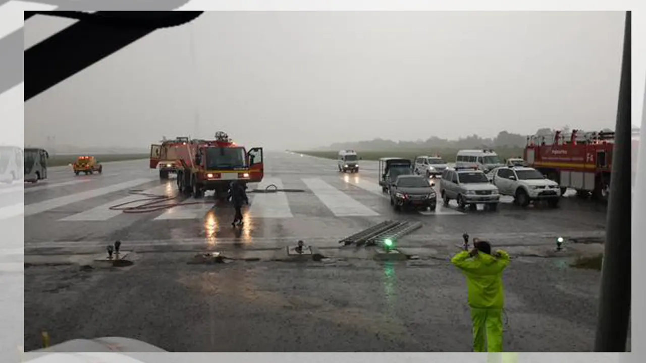 Foto-foto Pesawat Garuda yang Tergelincir di Bandara Sultan Hasanuddin