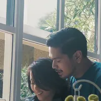 Dua musisi kondang tanah air, Petra Sihombing dan Lala Karmela tengah menjalani hubungan asmara. (Via Instagram/@petra_sihombing)