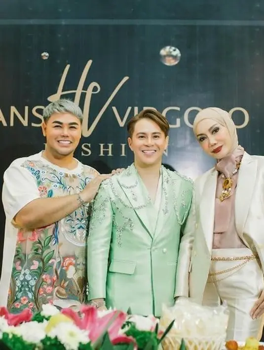 Namun tak sedikit netizen fokus dengan kebersamaan mereka yang disebut bak kakak beradik. Selain sama-sama berprofesi sebagai model, Ivan Gunawan dan Hans Vigoro juga merupakan sesama desainer ternama. (Liputan6.com/IG/@hans_virgoro88).