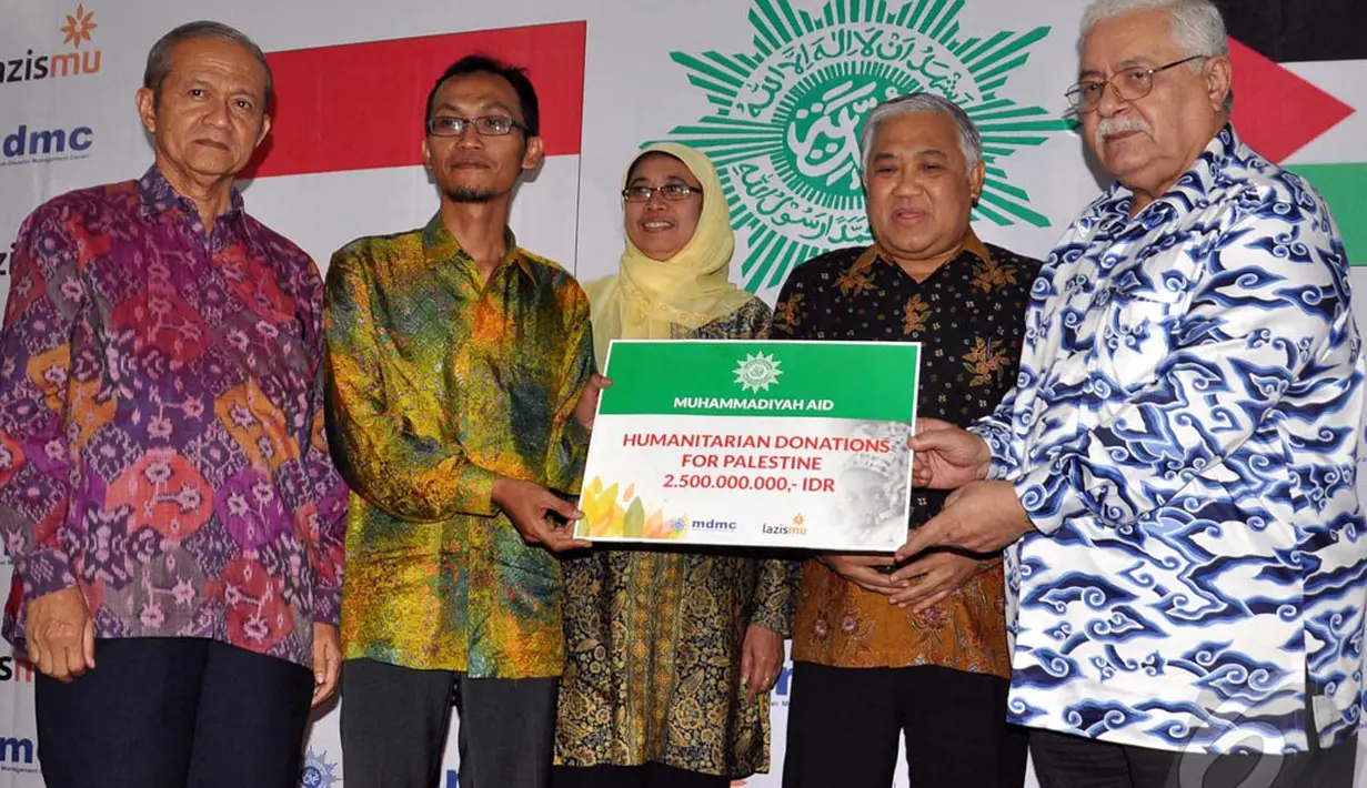 Organisasi Muhammadiyah menyumbang dana  bantuan kemanusian untuk rakyat Palestina, Jakarta, Selasa (9/9/2014) (Liputan6.com/Miftahul Hayat)