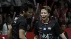 Pasangan Indonesia, Tontowi Ahmad/Lilyana Natsir, saat melawan wakil Cina, Zheng Siwei/Huang Yaqiong, pada laga Indonesia Masters 2019 di Istora, Jakarta, Minggu (27/1). Tontowi/Liliyana kalah 21-19, 19-21, 16-21. (Bola.com/M Iqbal Ichsan)