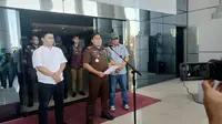 Tim Tabur Kejaksaan berhasil menangkap buronan tersangka dugaan korupsi pemberian kredit pada Bank Pembangunan Daerah (BPD) Nusa Tenggara Timur (NTT), Rahmat alias Rafi dalam persembunyiannya di Kota Makassar