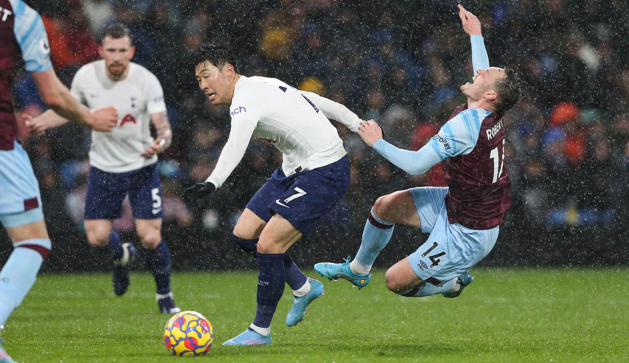 Bertanding di Stadion Turf Moor Spurs harus menyerah dengan skor tipis 0-1. (AFP/Nigel Roddis)