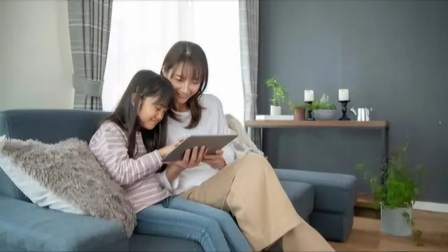 Mengenal Lawnmower Parenting, Apakah Pola Asuh Ini Membantu atau Justru Merugikan? (Virlia Sakina Ramada)