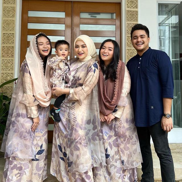 Jadi Wali Nikah Nadya Holscher, Ini 6 Potret Jordy Holscher Bareng Saudara Perempuannya