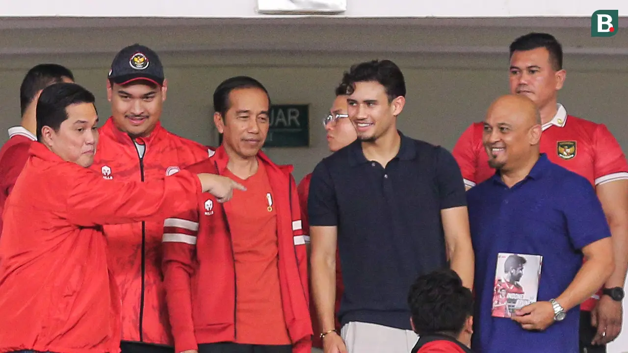 Foto: Bawa Sang Ayah, Momen Nathan Tjoe-A-On Foto Bareng Presiden Jokowi saat Timnas Indonesia Vs Brunei