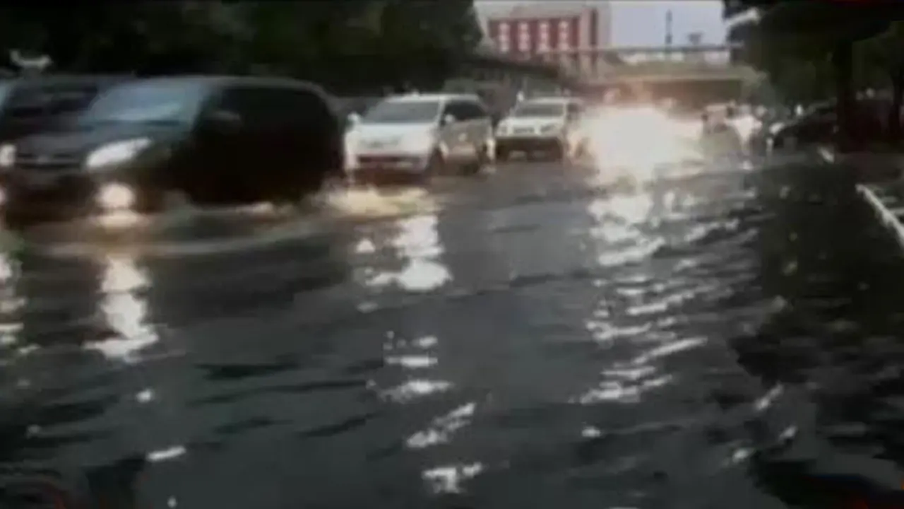 Segmen 1: Jalan Jakarta Tergenang hingga Demo Koran Banjir