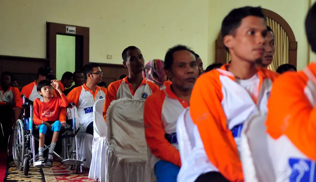 Ribuan penyandang disabilitas hadir dalam acara peringatan Hari Disabilitas Internasional di Gedung Konvensi TMP Kalibata, Jakarta, Rabu (10/12/2014). (Liputan6.com/Johan Tallo)