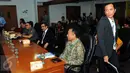 Ketua Komnas HAM, Nur Kholis (kanan) jelang memberikan sambutan launching Laporan Situasi Pembela HAM, Jakarta, Selasa (15/9/2015). Menurut Nur Kholis para pembela HAM belum mendapatkan perlindungan dari negara. (Liputan6.com/Helmi Afandi)