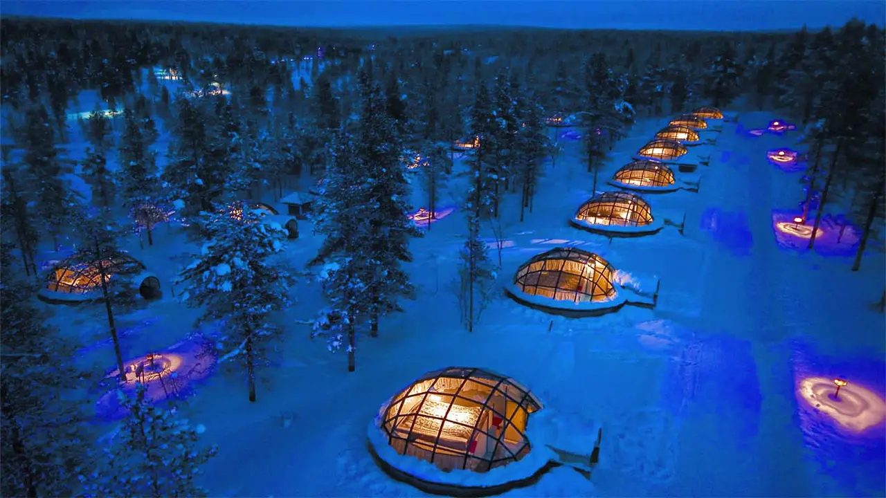 Sensai Menginap di Hotel Igloo Kakslauttanen, Finlandia
