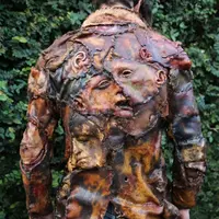 Yakin masih mau peluk pacar kamu kalau pakai benda-benda berikut ini? (Via: boredpanda.com)