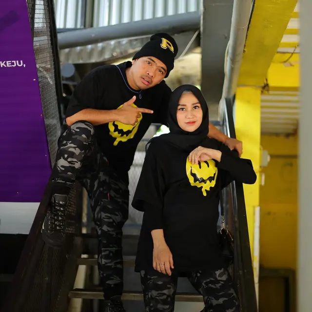 Masuk MURI Sembelih 1.100 Hewan Kurban, Ini 6 Potret Putra Siregar Bareng Istri